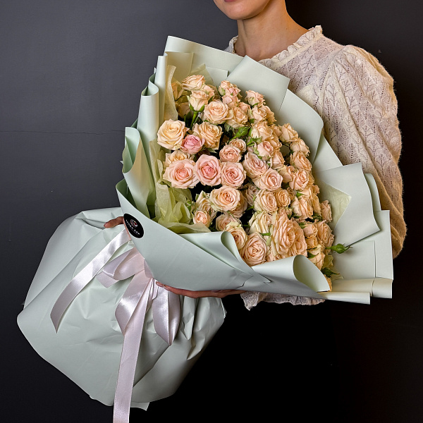 Букет из 25 кремовых кустовых роз 40 см фото 2