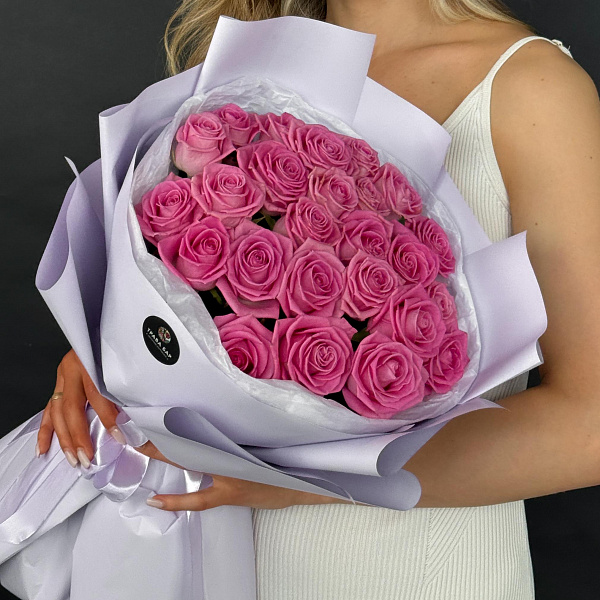 25 малиновых роз 50/60 см в оформлении фото 2