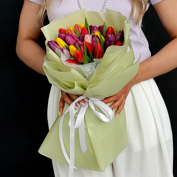 Букет "35 тюльпанов микс в оформлении" фото 2