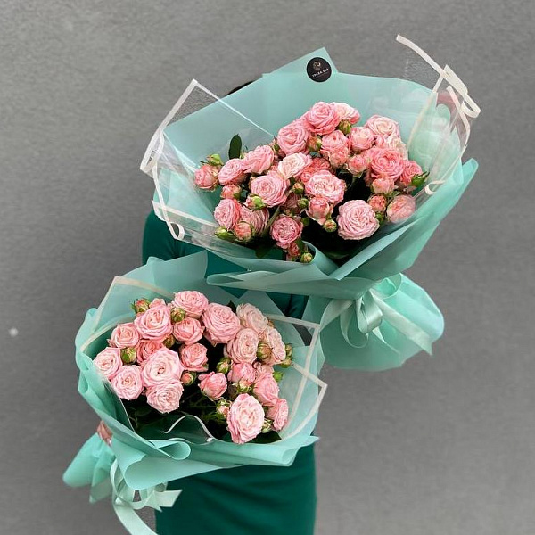 Букет из 11 розовых кустовых пионовидных роз 40/50 см фото 2