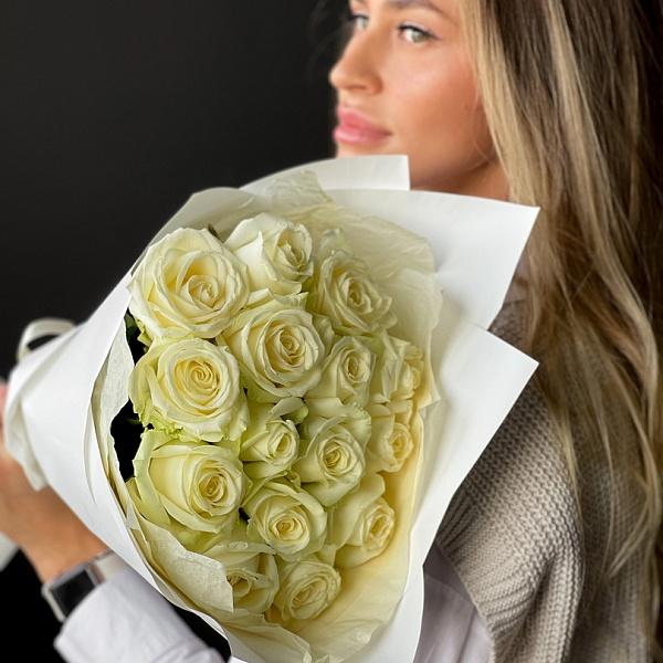 Букет из 15 белых роз 50/60 см фото 2