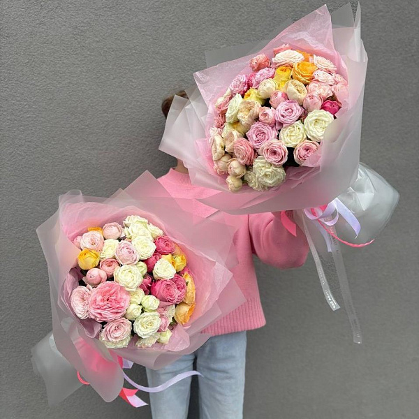 Букет из 15 кустовых разноцветных роз фото 2