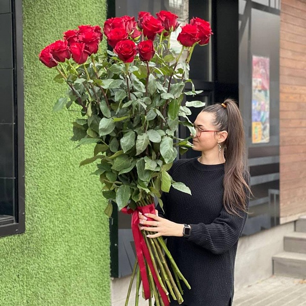 Букет из 25 красных эквадорских роз 120/130 см