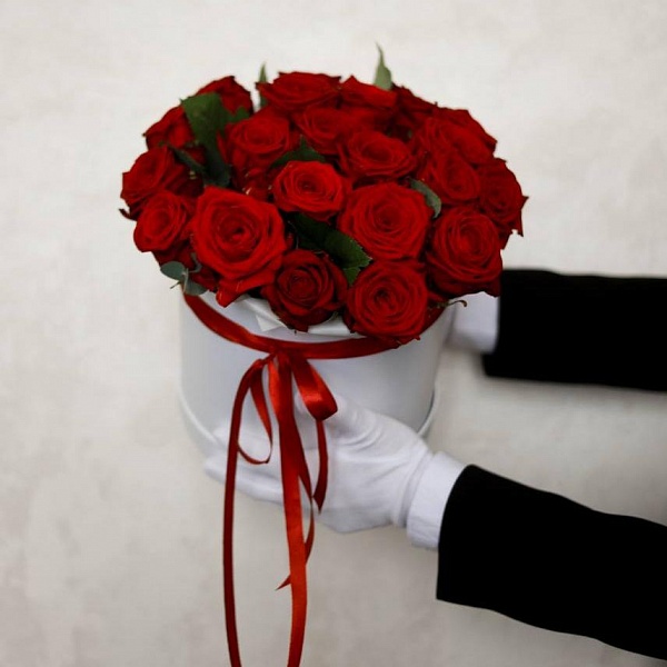 21 бордовая роза в коробке фото 2