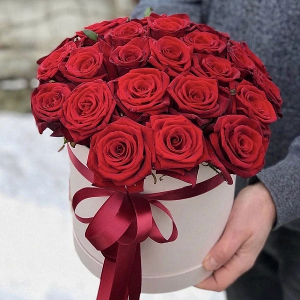 Композиция из 25 бордовых роз фото 1
